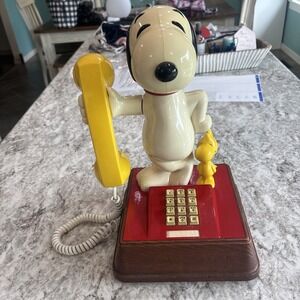 Vintage 1976 The Snoopy & Woodstock Push Button Dial Phone 14" Tall x 8" x 8"